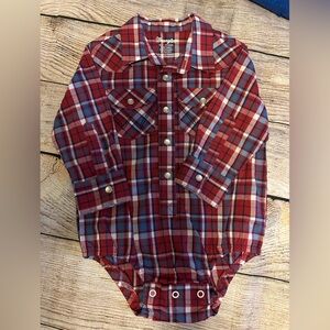 Wrangler Red and Blue Plaid Button Down Shirt